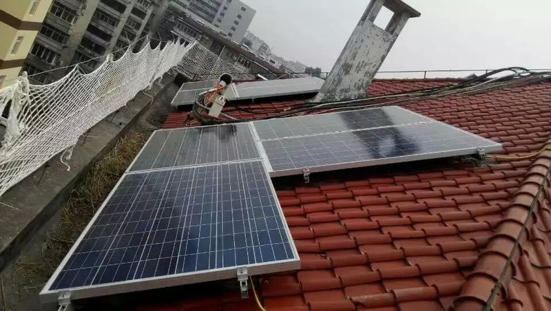 湖北宜昌市葛洲壩股份小區12KWp屋頂分布式光伏電站 (1).jpg