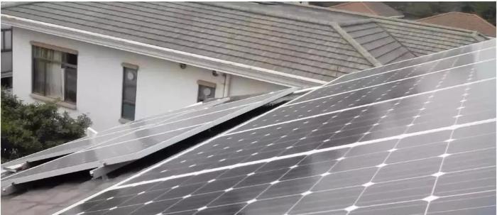 別墅斜屋頂電站.jpg