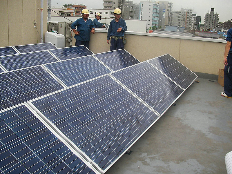 日本神奈川縣500KW水泥屋頂壓載式光伏支架項(xiàng)目(1).jpg