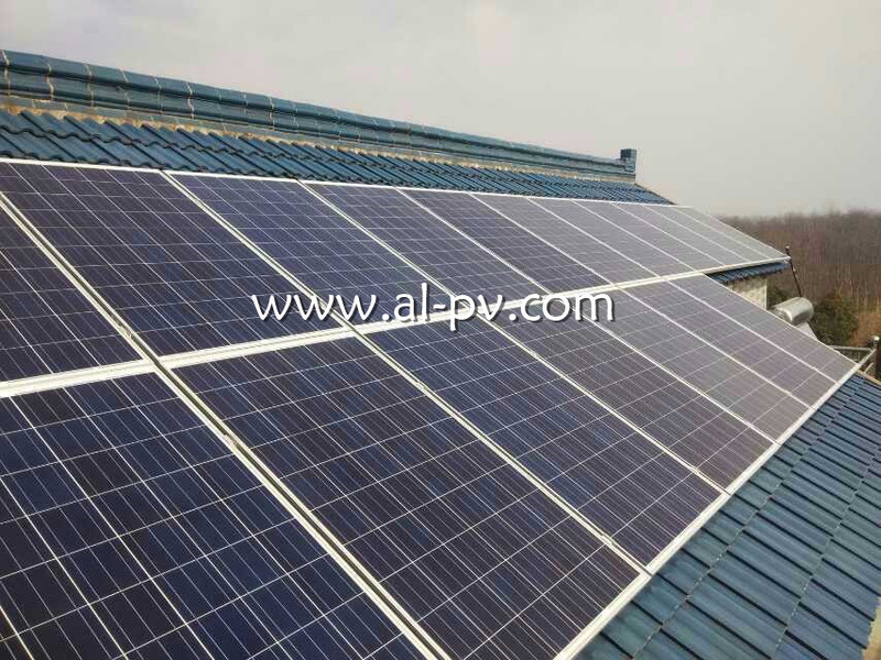 崇明島5.2KWp居民琉璃瓦屋頂分布式光伏電站項(xiàng)目 (2).jpg