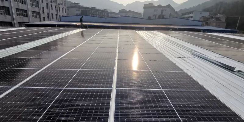 岳西順達(dá)機(jī)械220kW彩鋼瓦屋頂BIPV光伏發(fā)電項(xiàng)目3.jpg