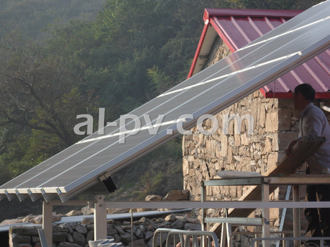 河南桐柏縣3KW水平地面光伏車棚遮陽篷光伏離網(wǎng)電站.jpg