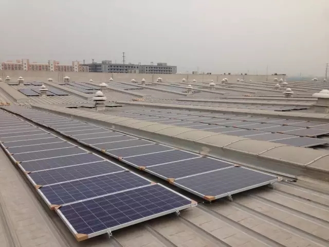 支架龍骨沿斜坡方向（不推薦）.webp.jpg